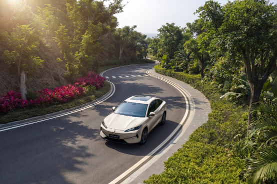 领汇e7上市 9.58万起！闪充刀片电池家用营运皆稳